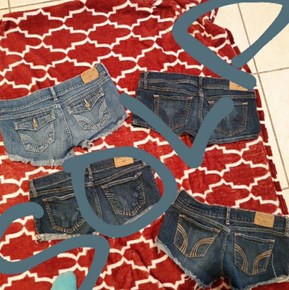 Four pairs of Hollister Shorts Size 3